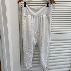 Lululemon white tencel silk 3/4 length pants sz 4